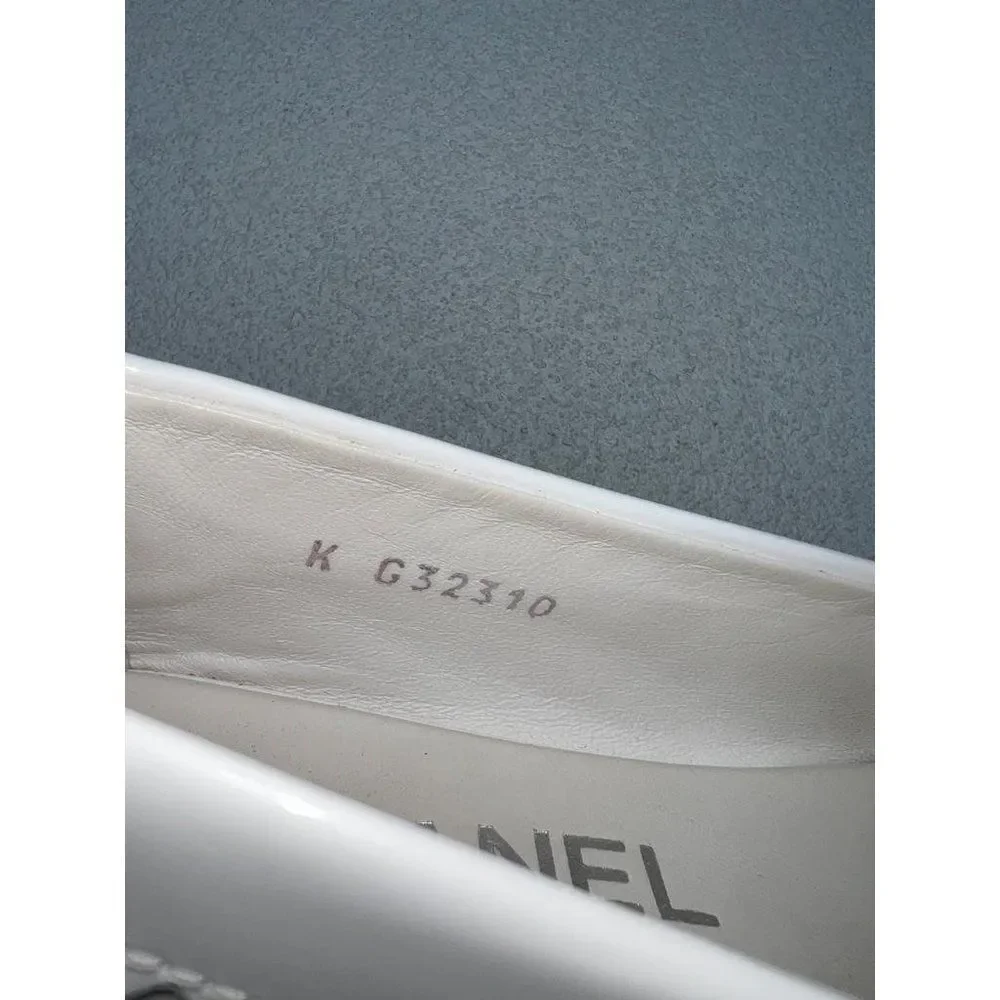 Authentic CHANEL Mocassin White Chain Link Leather CC Logo Loafers Size IT37 - Picture 11 of 14